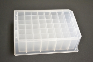 Picture of Non-Sterile, 48-well 5ml DeèpWell Platès, A6 and D6 cuts, Square Well, C-Bottom, Polypropylene, 5/bag, 20/case