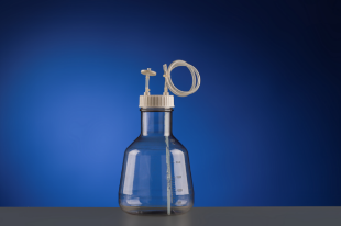 Picture of 2L High Efficient Erlenmeyer Flask,Bi-directional Transfer Cap with TPE Tube (50cm 1/8" ID 1/4" OD), Vent Filter (0.22 μm Φ24mm), Sterile, 1/pk, 4/cs